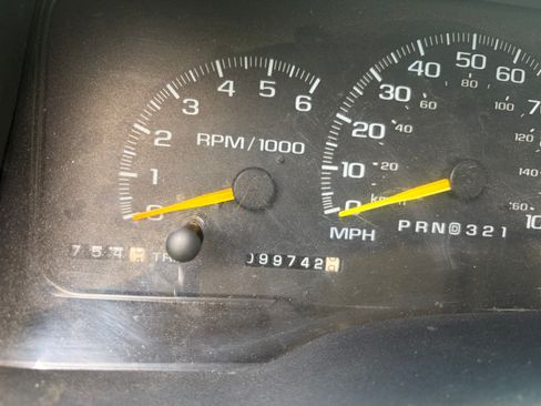 Used 1997 GMC Suburban 2500 AWD/4WD image 8