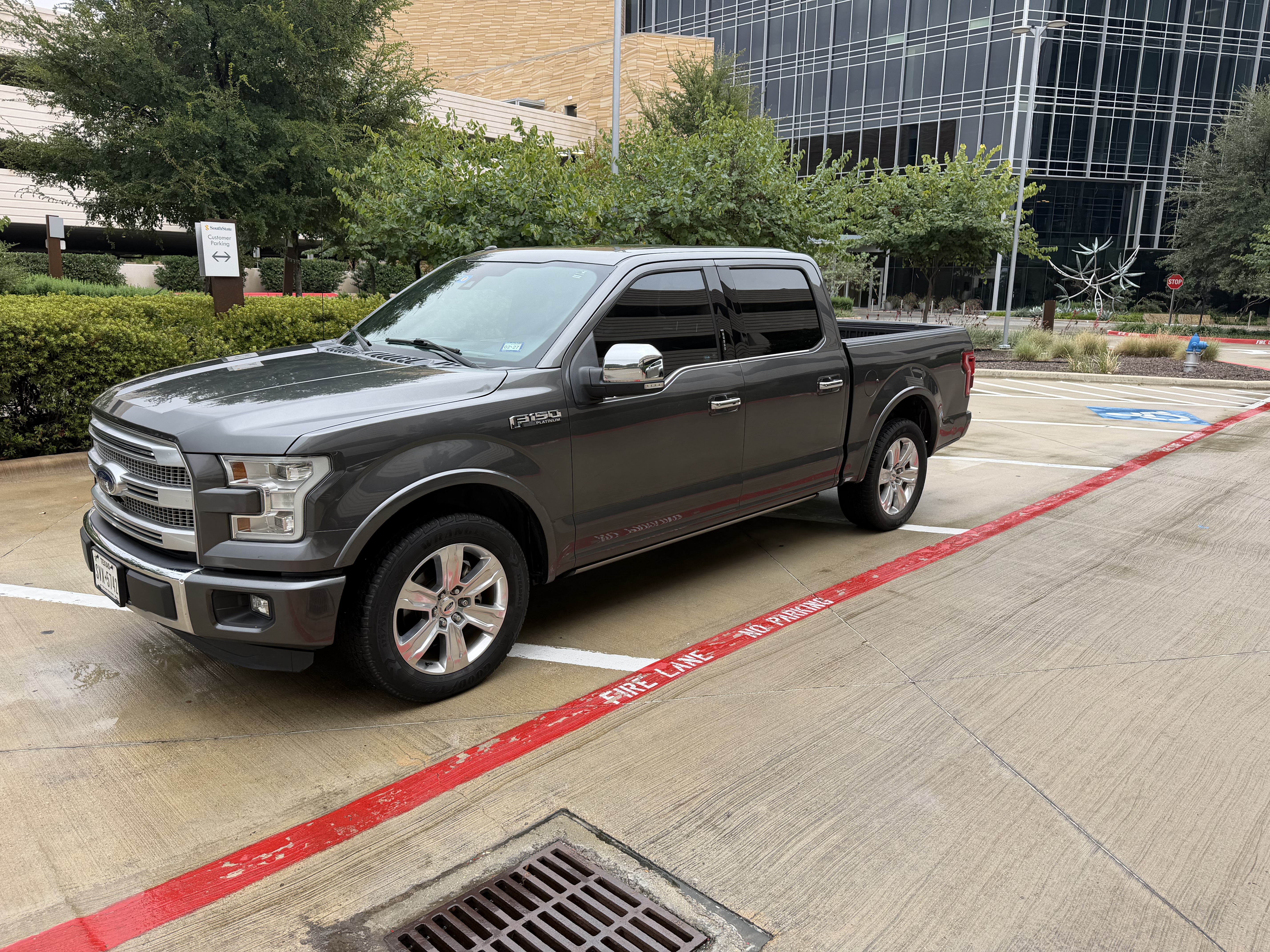 Used 2016 Ford F150 Platinum w/ Equipment Group 701A Luxury RWD image 1