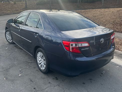 Used 2014 Toyota Camry LE image 1