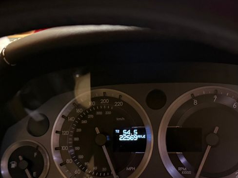 Used 2010 Aston Martin V8 Vantage Roadster image 15