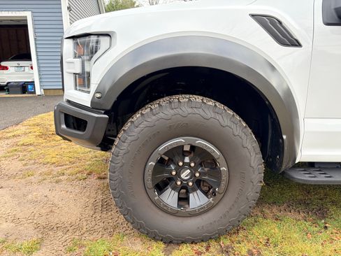 Used 2017 Ford F150 Raptor w/ Equipment Group 802A Luxury image 4