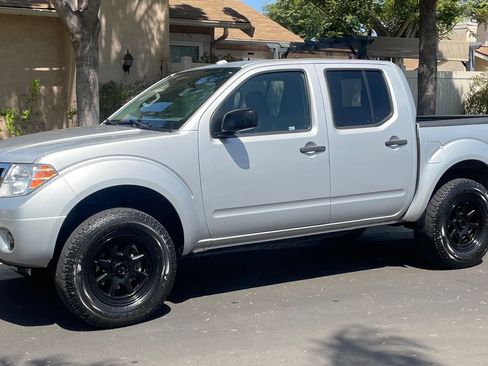 Used 2014 Nissan Frontier SV AWD/4WD image 1