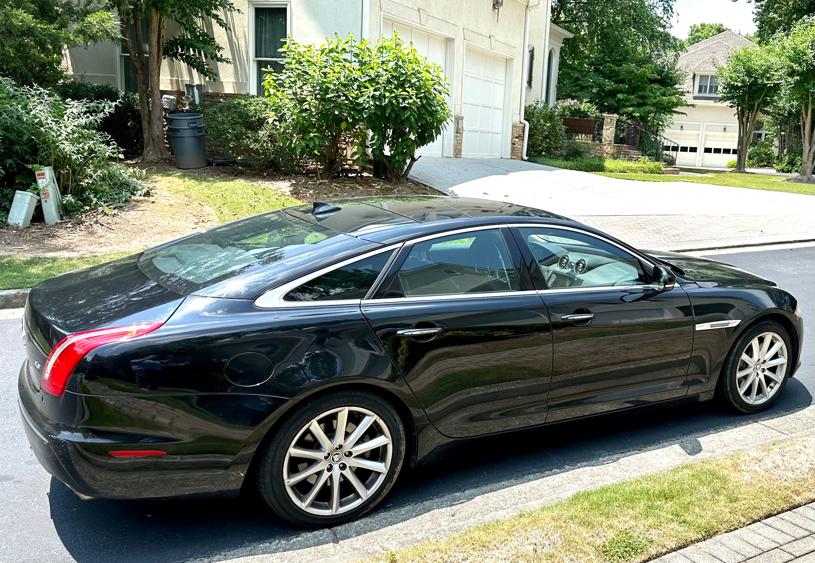Used 2013 Jaguar XJ RWD image 4
