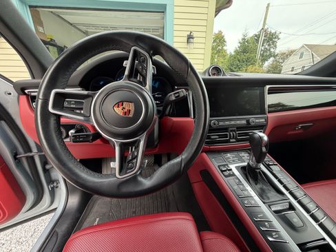 Used 2020 Porsche Macan AWD/4WD image 6