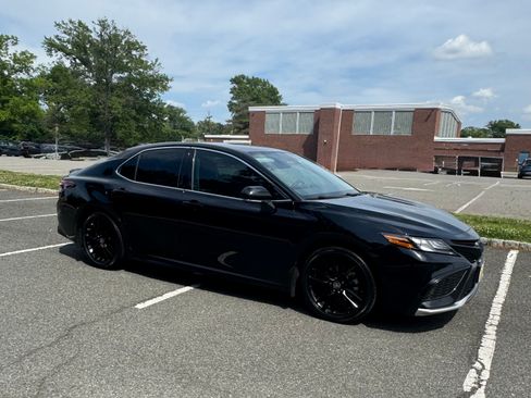 Used 2023 Toyota Camry XSE FWD image 4