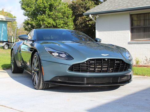 Used 2018 Aston Martin DB11 V12 image 2