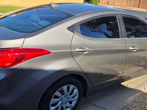Used 2012 Hyundai Elantra GLS image 2