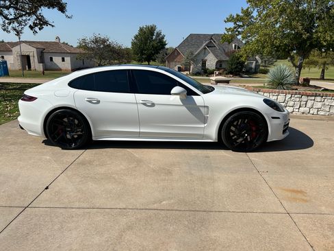 Used 2017 Porsche Panamera Turbo image 8
