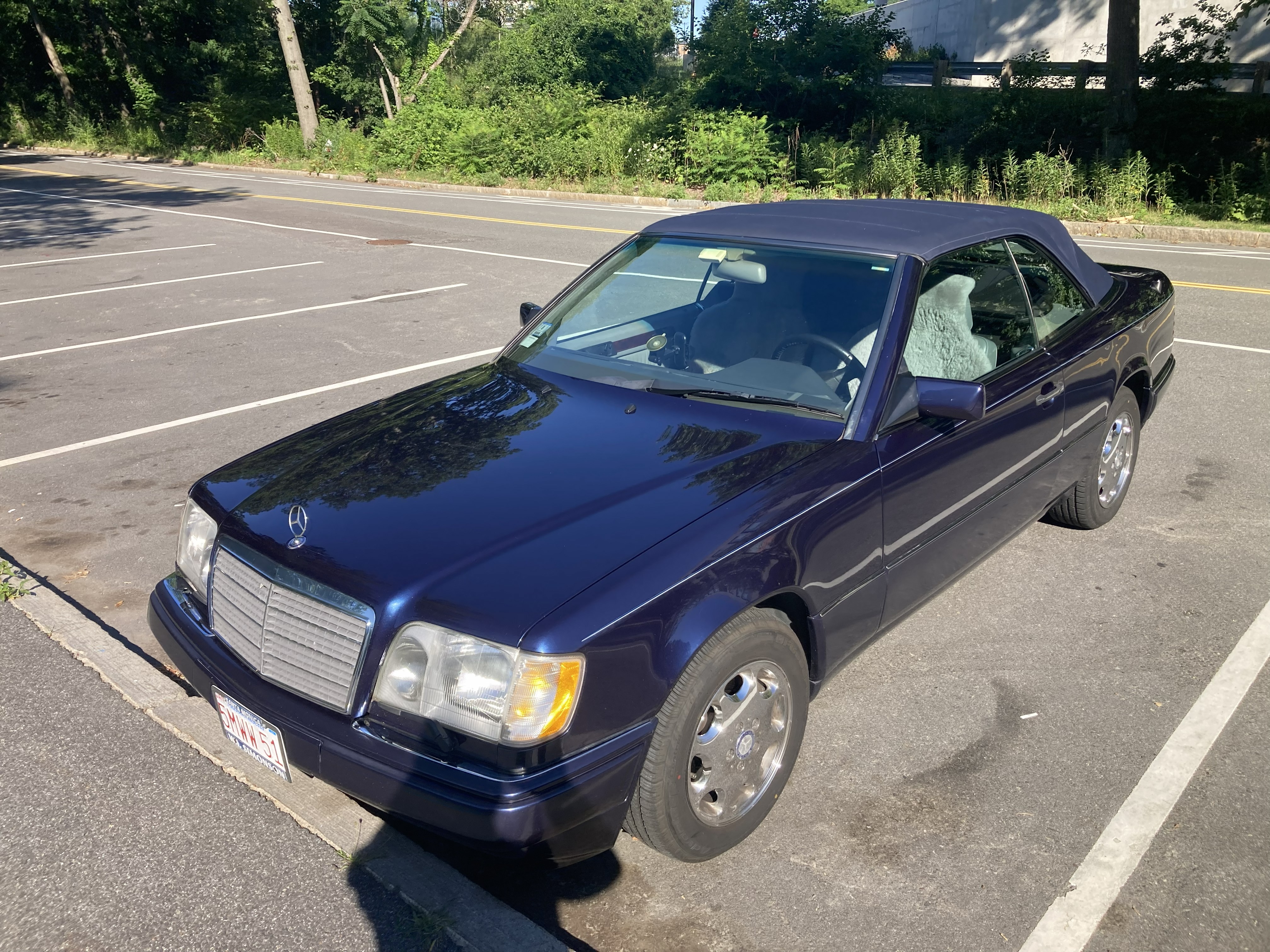 Used 1995 Mercedes-Benz E 320 Convertible image 1