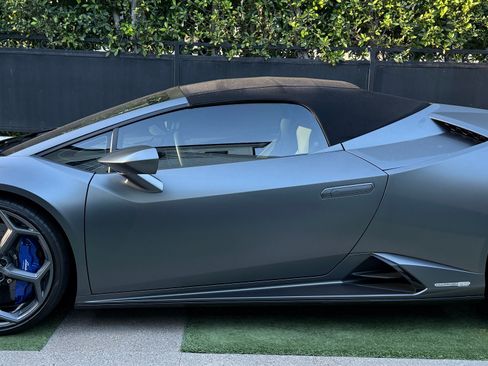Used 2023 Lamborghini Huracan EVO image 9