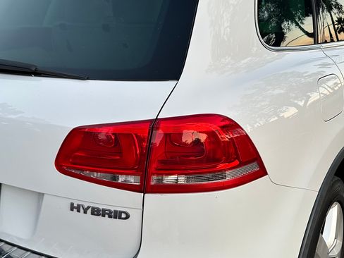 Used 2012 Volkswagen Touareg Hybrid image 15
