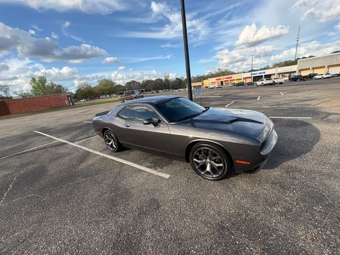Used 2018 Dodge Challenger SXT Plus image 10
