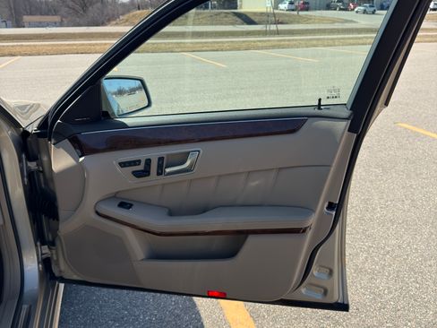 Used 2012 Mercedes-Benz E 350 4MATIC Sedan image 23