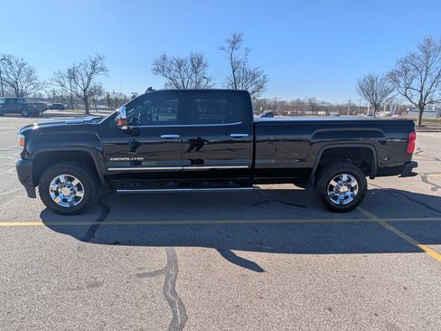 Used 2018 GMC Sierra 3500 Denali w/ Duramax Plus Package image 2