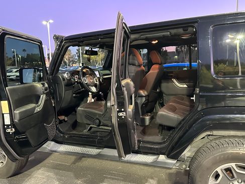 Used 2013 Jeep Wrangler Unlimited Sahara w/ Dual Top Group AWD/4WD image 4