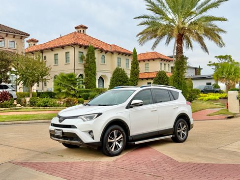 Used 2017 Toyota RAV4 XLE image 1