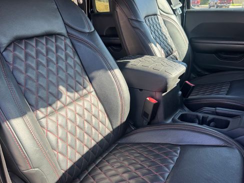 Used 2018 Jeep Wrangler Unlimited Sport S AWD/4WD image 19