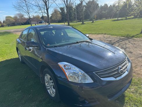 Used 2011 Nissan Altima 2.5 S w/ Special Edition Pkg FWD image 1