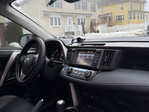 Used 2016 Toyota RAV4 Limited image 17