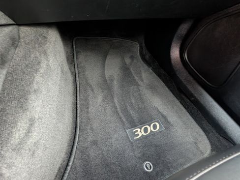 Used 2015 Chrysler 300 Limited image 10