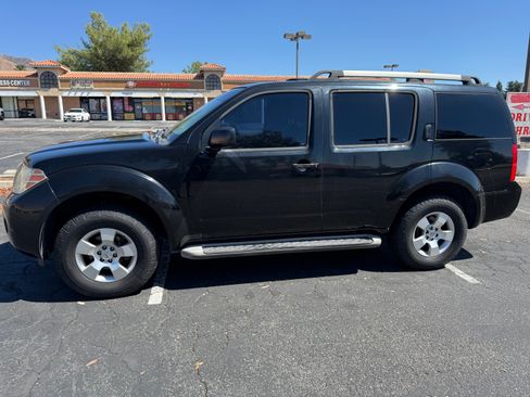 Used 2010 Nissan Pathfinder S image 2