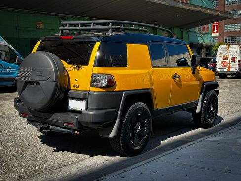 Used 2009 Toyota FJ Cruiser 2WD image 8