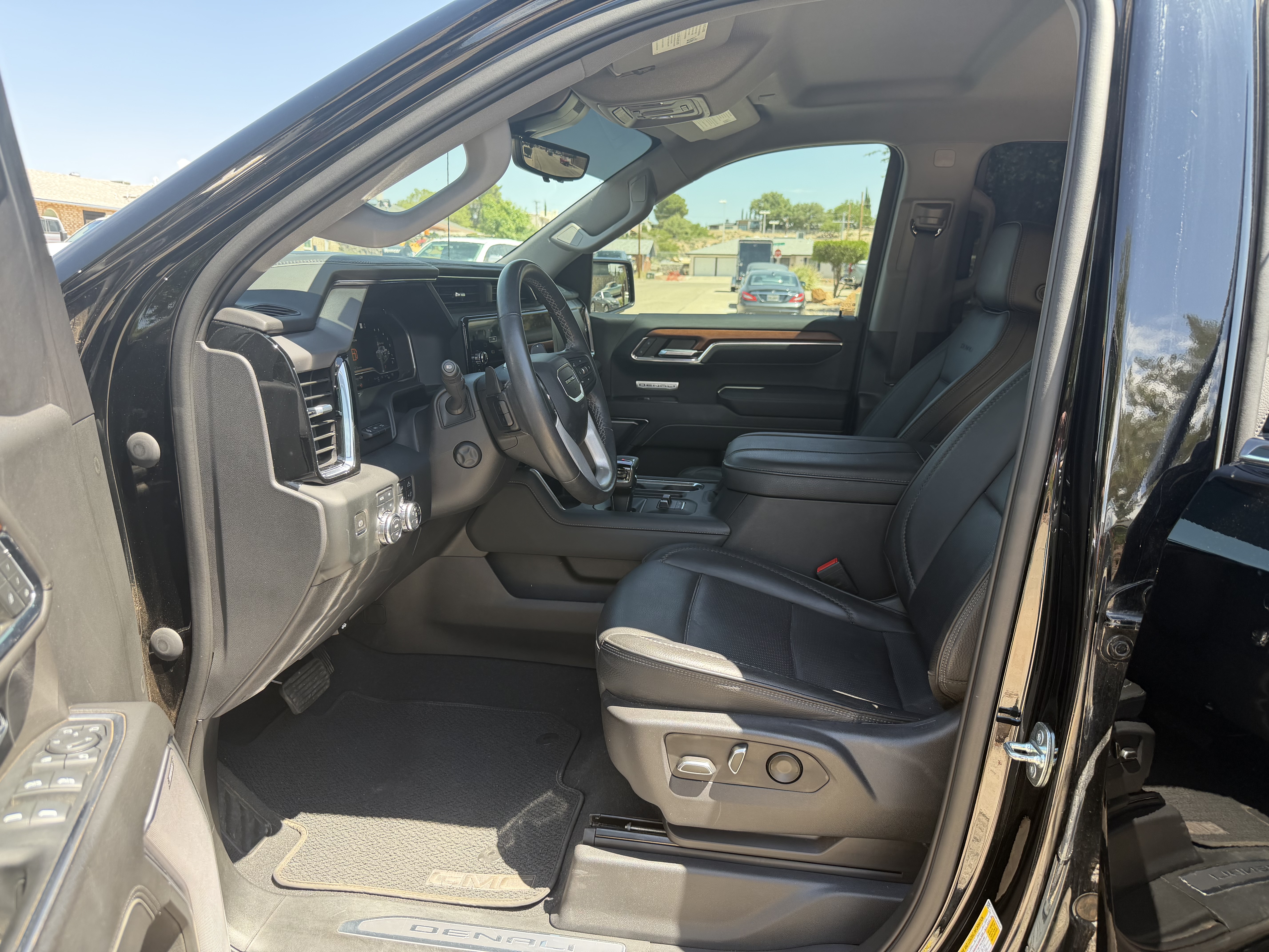 Used 2023 GMC Sierra 1500 Denali w/ Technology Package AWD/4WD image 13