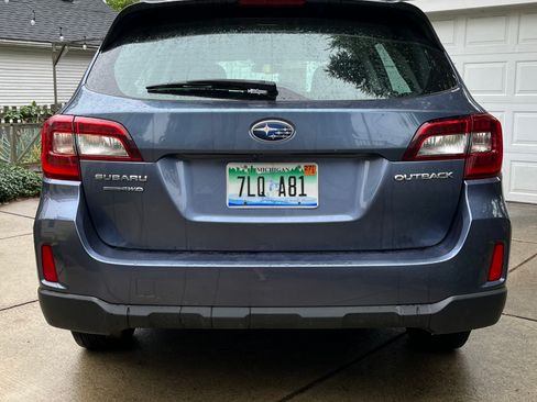 Used 2015 Subaru Outback 2.5i AWD/4WD image 6