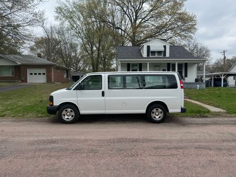 Used 2013 Chevrolet Express 1500 image 1