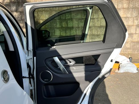 Used 2023 Land Rover Discovery Sport S image 11