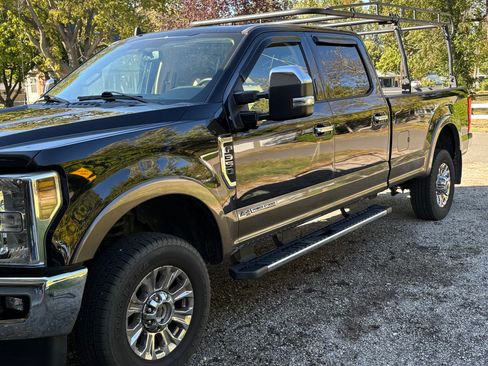 Used 2019 Ford F350 Lariat w/ Chrome Package image 10