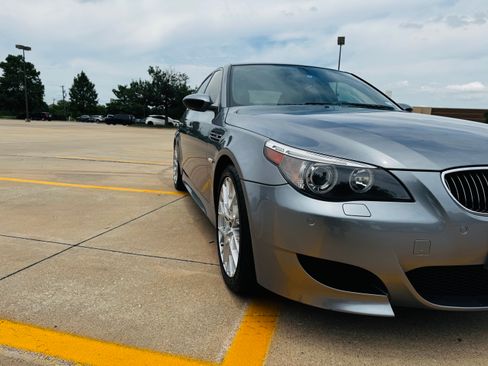 Used 2006 BMW M5 RWD image 2
