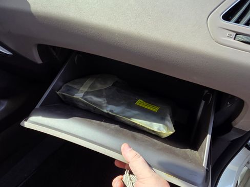 Used 2011 Hyundai Tucson GL image 24