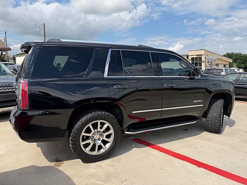 Used 2019 GMC Yukon Denali AWD/4WD image 2