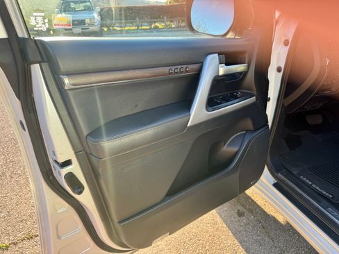 Used 2020 Toyota Land Cruiser Heritage Edition image 16