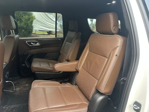 Used 2021 Chevrolet Suburban High Country image 28