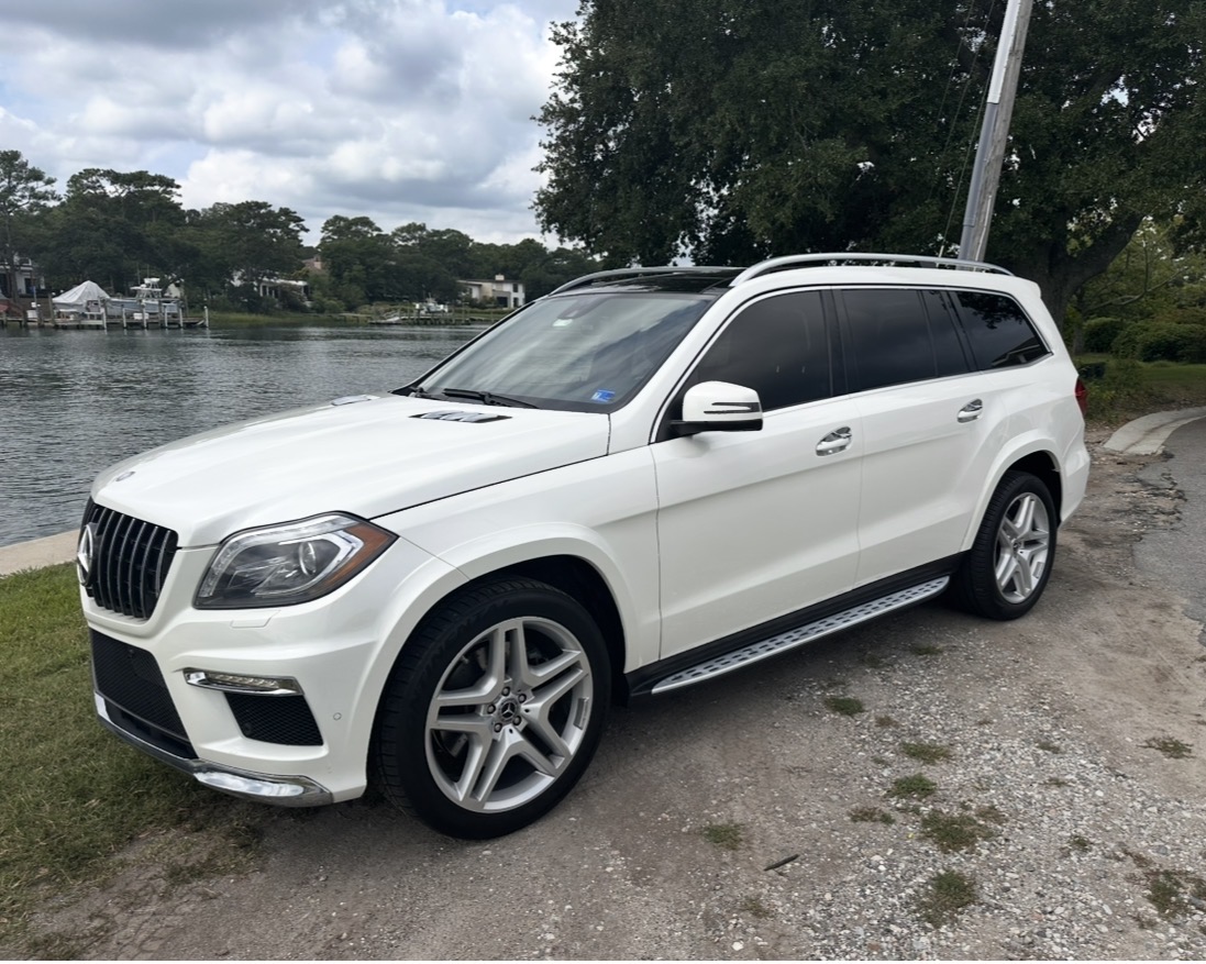 Used 2015 Mercedes-Benz GL 550 4MATIC image 1