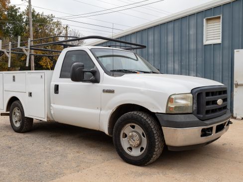Used 2007 Ford F250 XL image 4