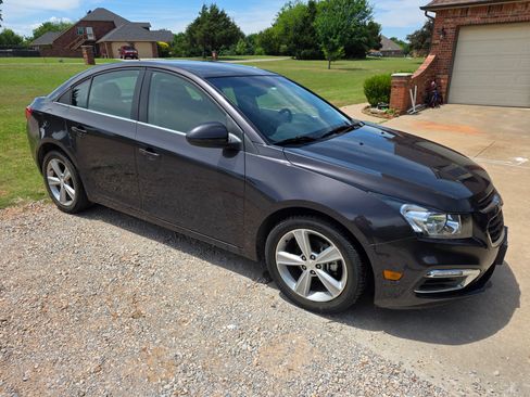 Used 2015 Chevrolet Cruze LT FWD image 1