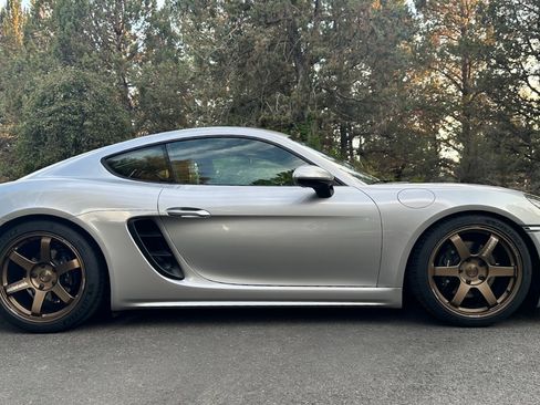 Used 2024 Porsche 718 Cayman RWD image 10