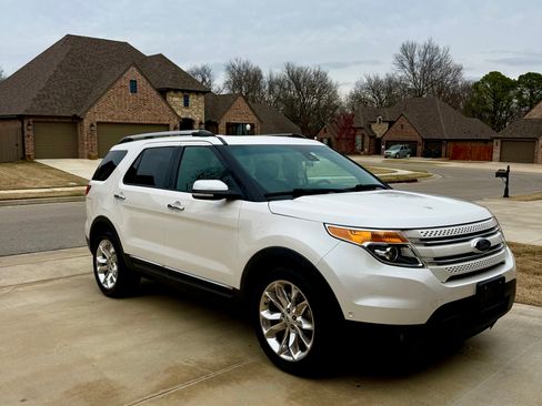 Used 2015 Ford Explorer Limited w/ Equipment Group 302A image 2