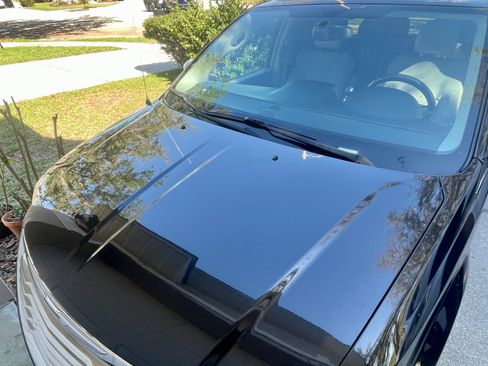 Used 2012 Chrysler Town & Country Limited image 29