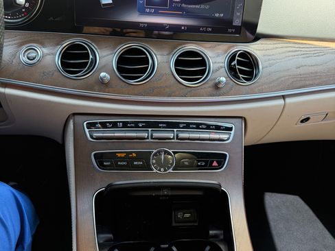 Used 2018 Mercedes-Benz E 300 image 2