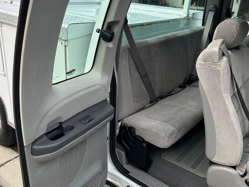 Used 2001 Ford F250 2WD SuperCab Super Duty image 16