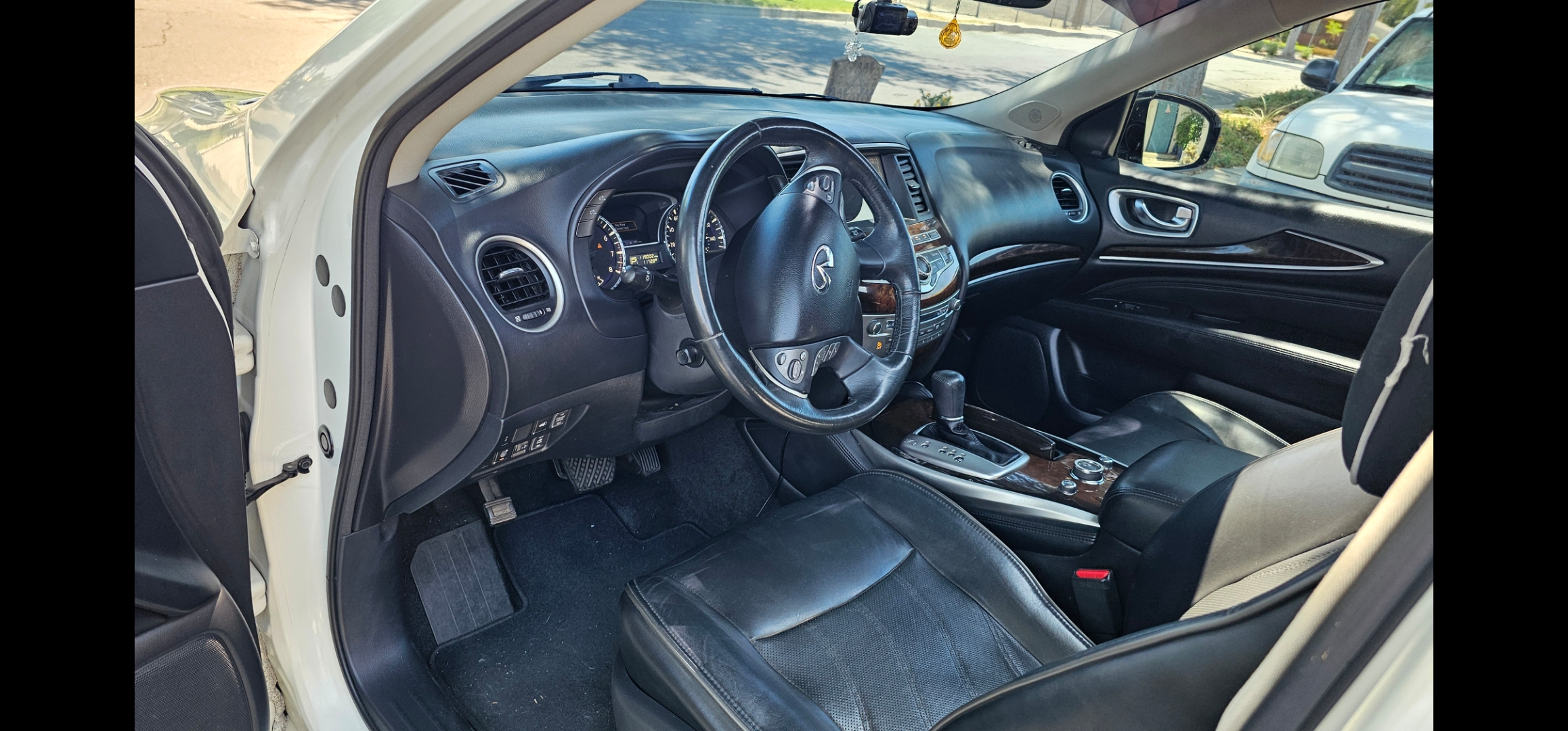 Used 2015 INFINITI QX60 FWD w/ Deluxe Touring Package image 14
