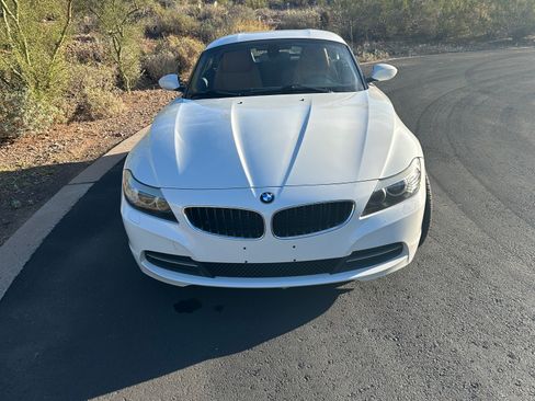 Used 2011 BMW Z4 sDrive30i image 4