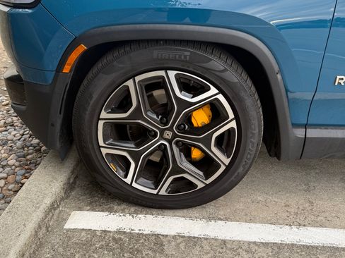 Used 2022 Rivian R1T Launch Edition image 8