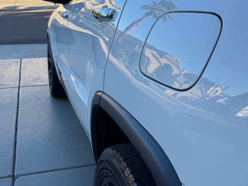 Used 2017 Jeep Grand Cherokee Limited w/ Luxury Group II image 4