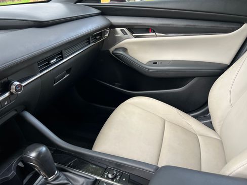 Used 2020 MAZDA MAZDA3 Hatchback w/ Preferred Package image 14