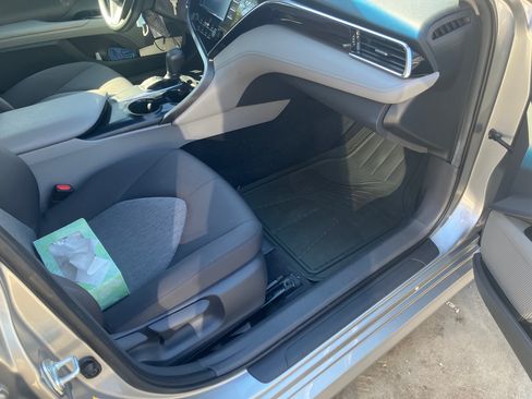 Used 2018 Toyota Camry LE w/ Moonroof Package image 10